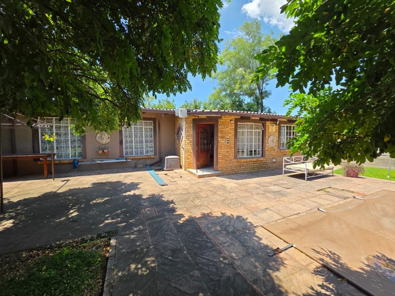 Beautiful 3-Bedroom House for Sale in Sasolburg! - Photo 2