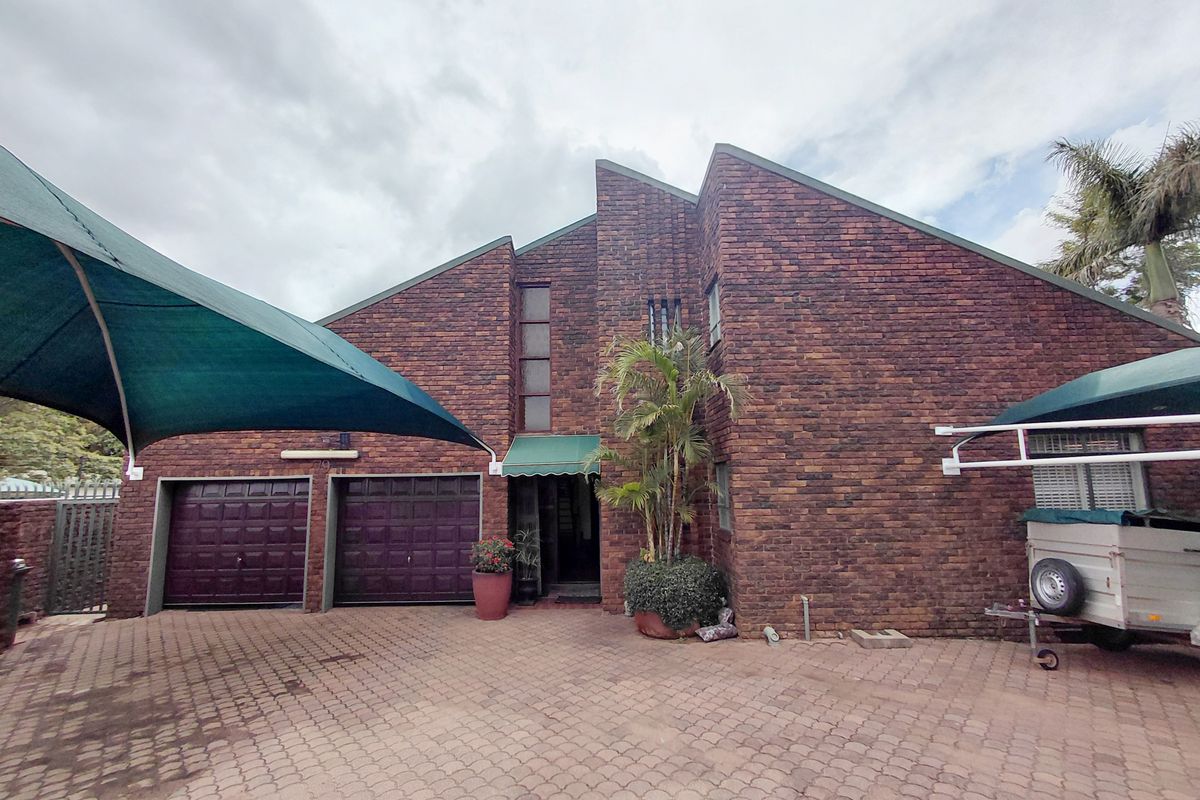 A Spacious & Stylish 5-Bedroom Family Retreat in Polokwane - Photo 2