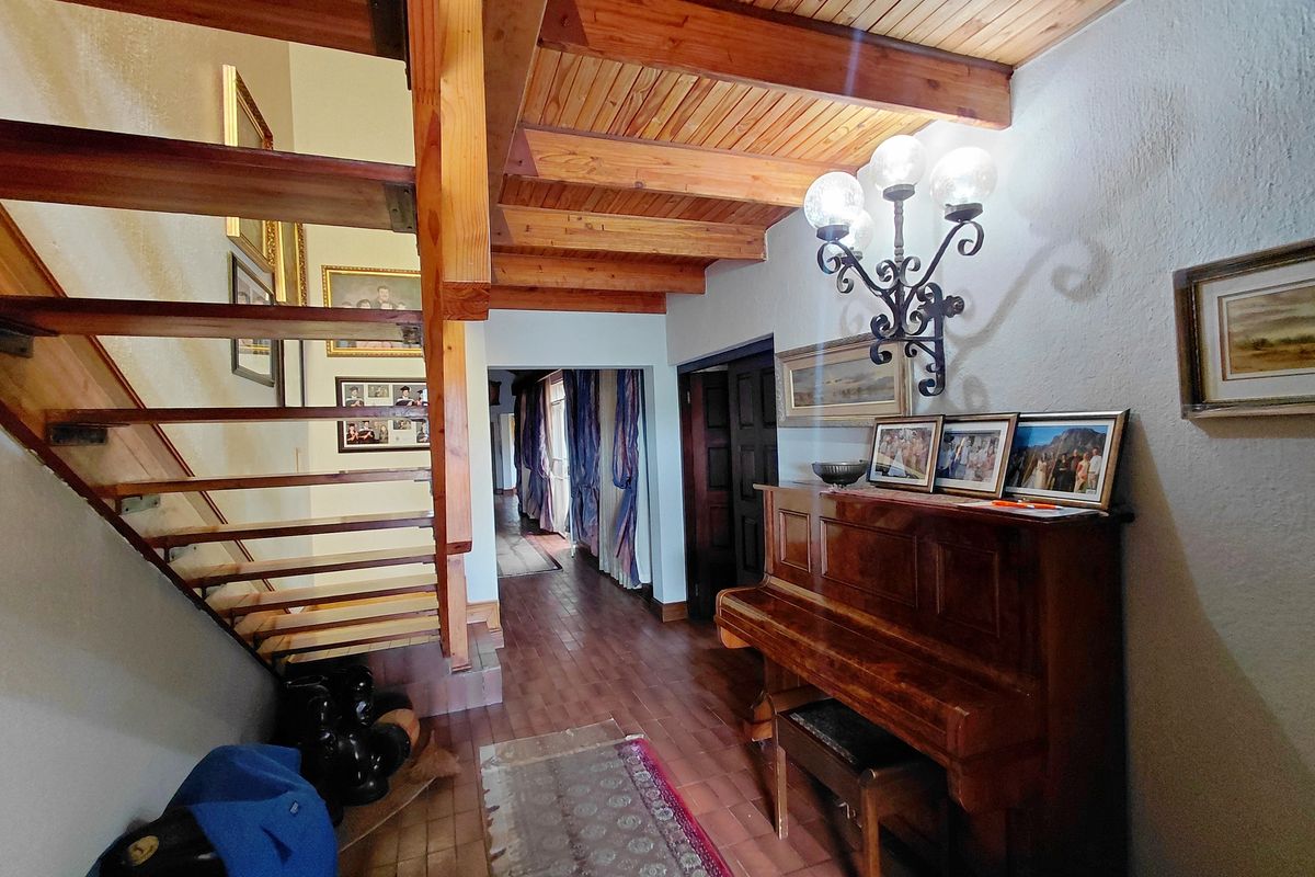 A Spacious & Stylish 5-Bedroom Family Retreat in Polokwane - Photo 5