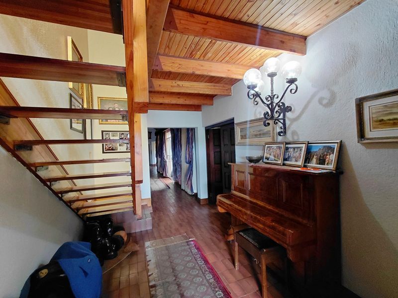 A Spacious & Stylish 5-Bedroom Family Retreat in Polokwane - Photo 5