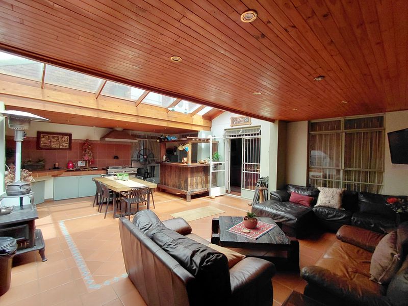 A Spacious & Stylish 5-Bedroom Family Retreat in Polokwane - Photo 10