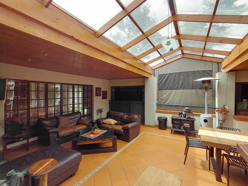 A Spacious & Stylish 5-Bedroom Family Retreat in Polokwane - Photo 8