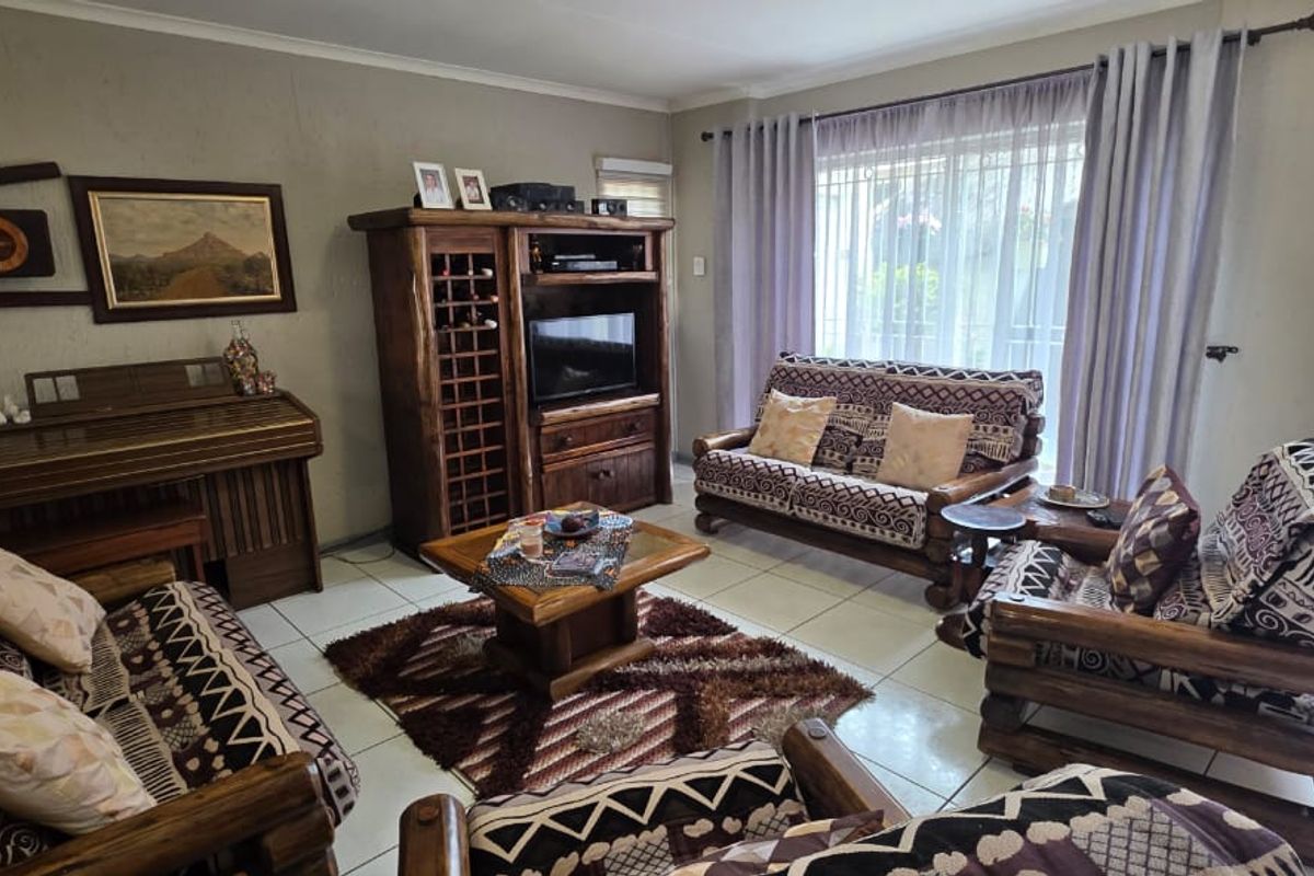 Immaculate 3-Bedroom Unit in a Secure Sectional Title Complex - Photo 4
