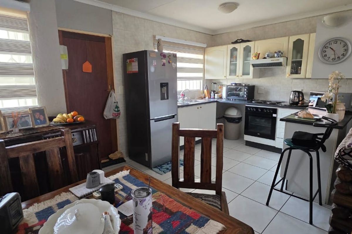 Immaculate 3-Bedroom Unit in a Secure Sectional Title Complex - Photo 2