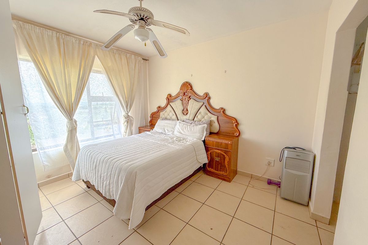 Modern 2-Bedroom Apartment in a Highly Sought-After Complex - Photo 5