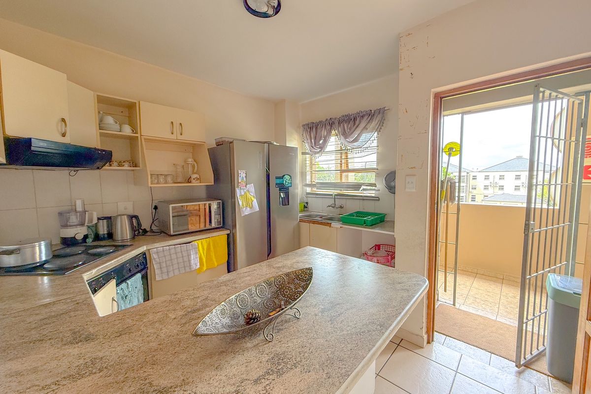 Modern 2-Bedroom Apartment in a Highly Sought-After Complex - Photo 2