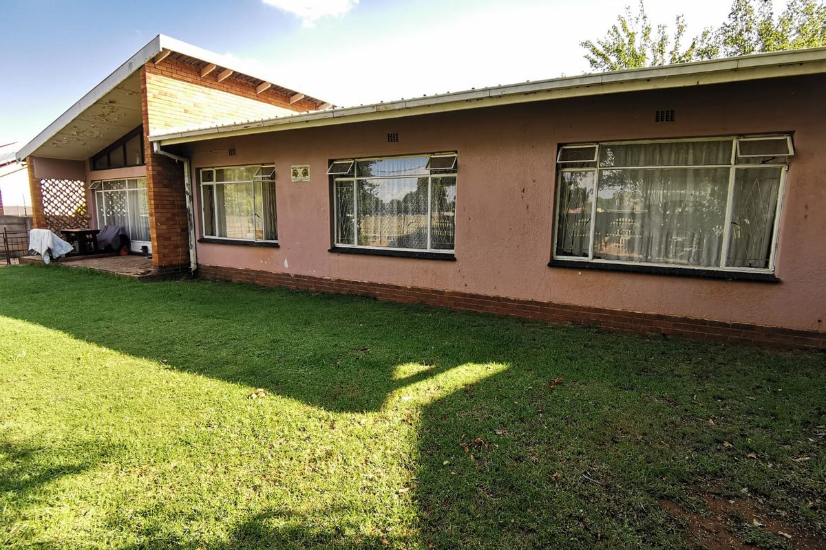 Solid, income-generating property in the heart of Strubenvale. - Photo 2