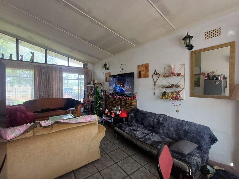 Solid, income-generating property in the heart of Strubenvale. - Photo 8