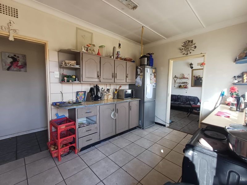 Solid, income-generating property in the heart of Strubenvale. - Photo 6