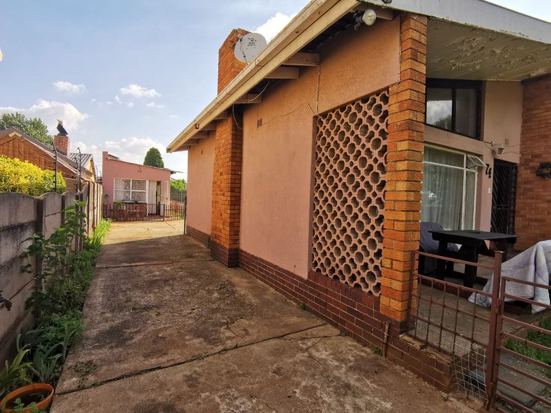 Solid, income-generating property in the heart of Strubenvale. - Photo 4