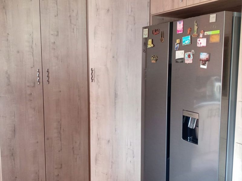 A True Jewel of a Family Home in Secunda - Photo 10