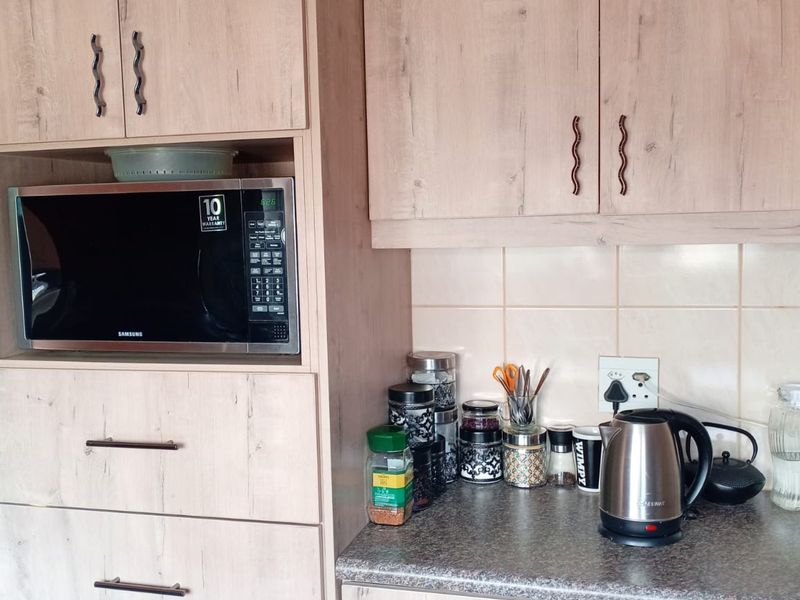 A True Jewel of a Family Home in Secunda - Photo 8