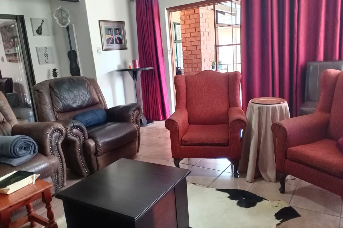 A True Jewel of a Family Home in Secunda - Photo 3
