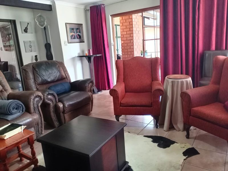 A True Jewel of a Family Home in Secunda - Photo 3