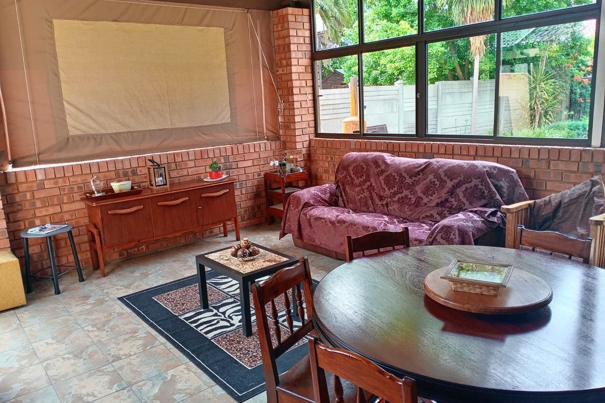 A True Jewel of a Family Home in Secunda - Photo 4