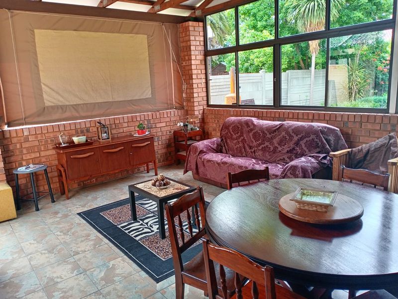 A True Jewel of a Family Home in Secunda - Photo 4