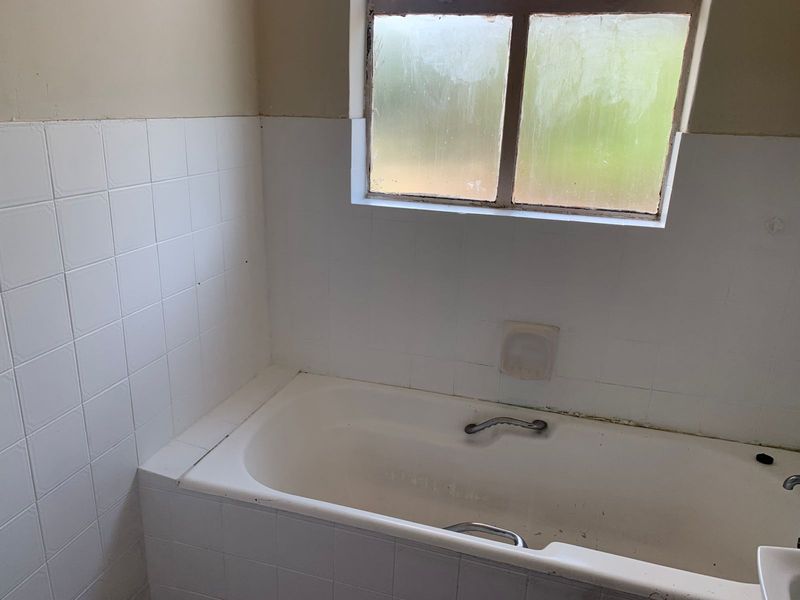 Two Bedroom Rental: Utilities Included, Prepaid Electricity - Photo 10