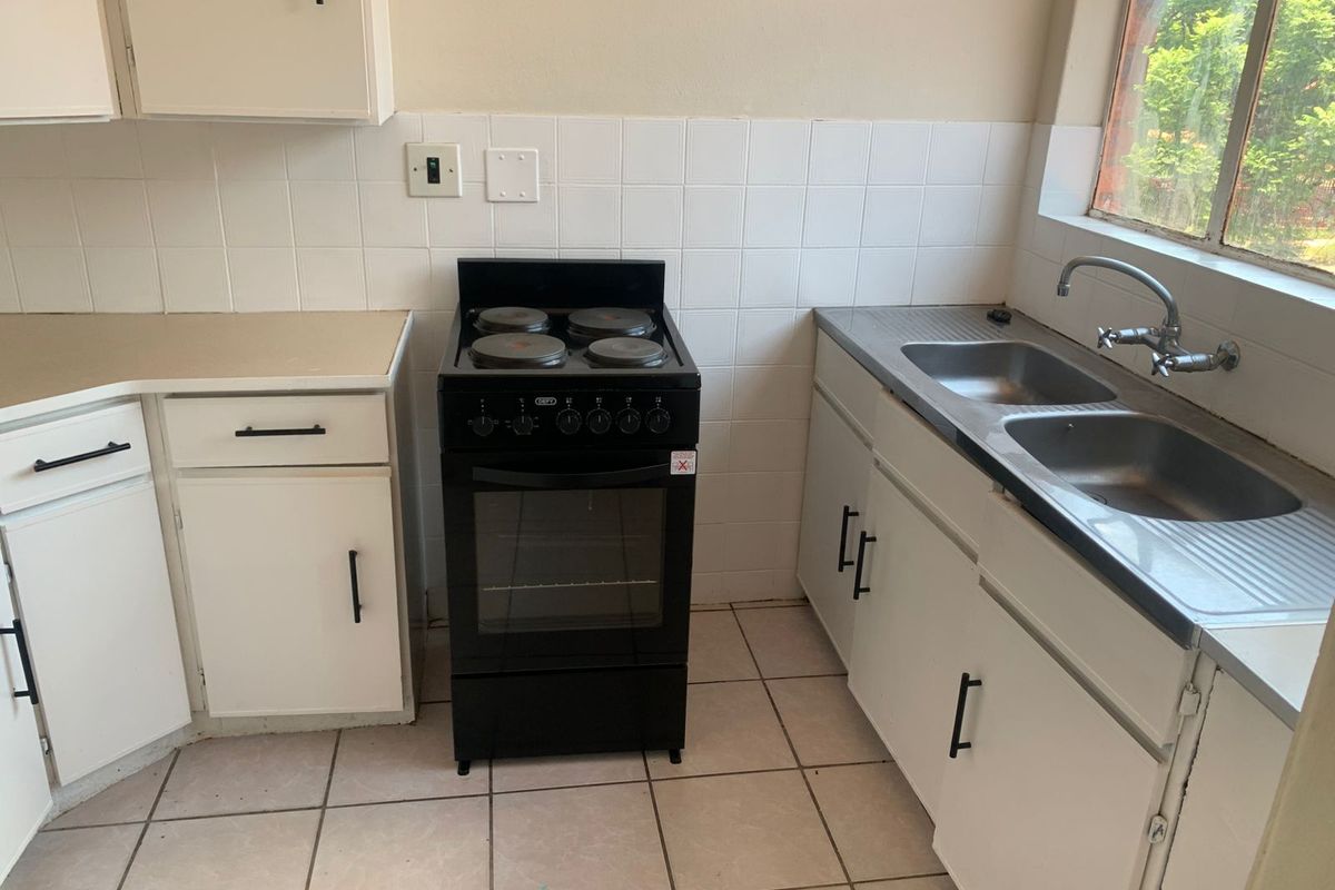 Two Bedroom Rental: Utilities Included, Prepaid Electricity - Photo 3