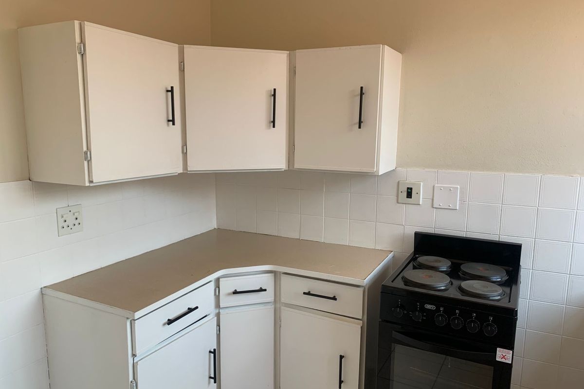 Two Bedroom Rental: Utilities Included, Prepaid Electricity - Photo 2