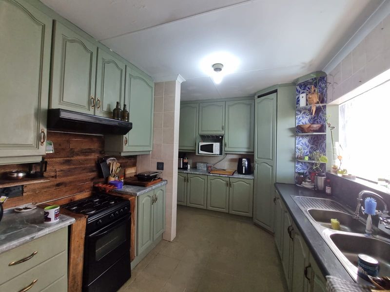 Beautiful Family Home for Sale in Sasolburg - Photo 3