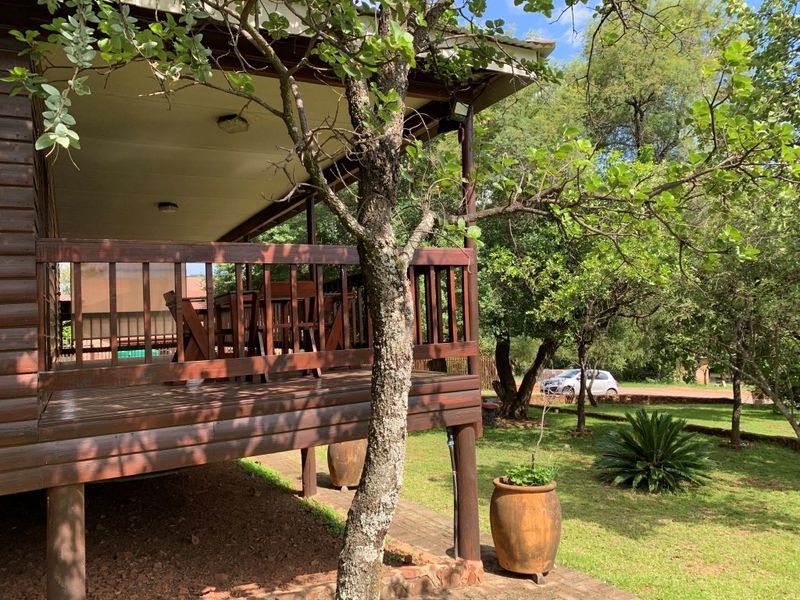 Charming Bushveld Retreat with Veranda & Exceptional Outdoor Living - Photo 9