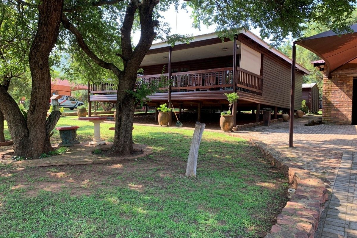 Charming Bushveld Retreat with Veranda & Exceptional Outdoor Living - Photo 3