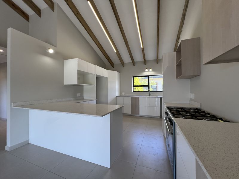 Family Home on Green Belt - Photo 4