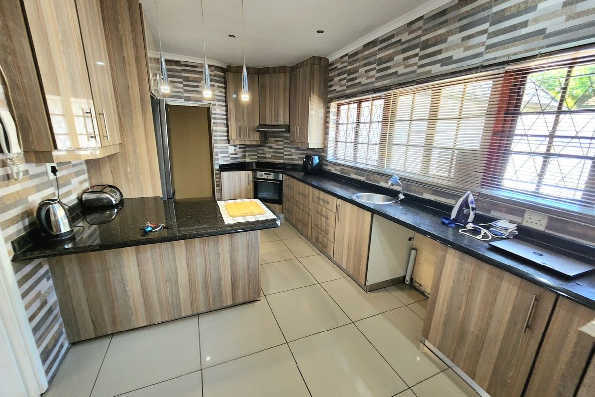 5 Bedroom Family Home - Photo 5