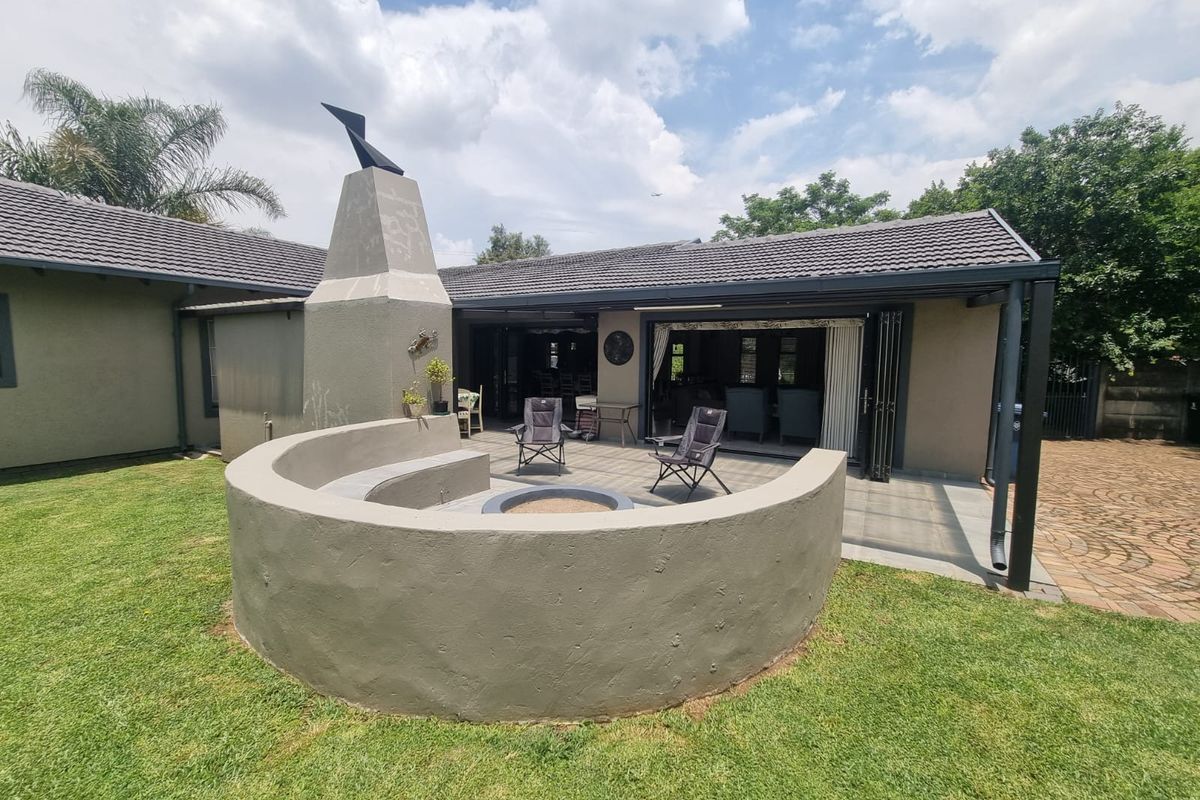 Stunning 3 bedroom,2 bathroom in Freeway Park, Boksburg - Photo 2