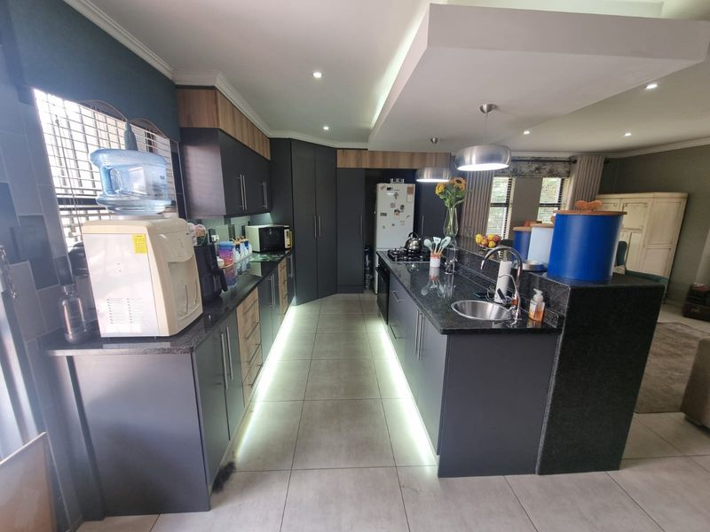 Stunning 3 bedroom,2 bathroom in Freeway Park, Boksburg - Photo 7