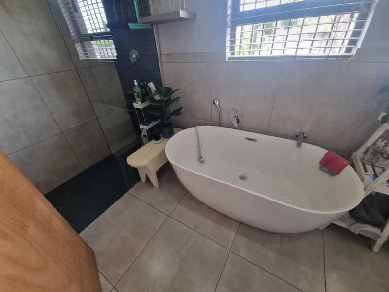 Stunning 3 bedroom,2 bathroom in Freeway Park, Boksburg - Photo 9
