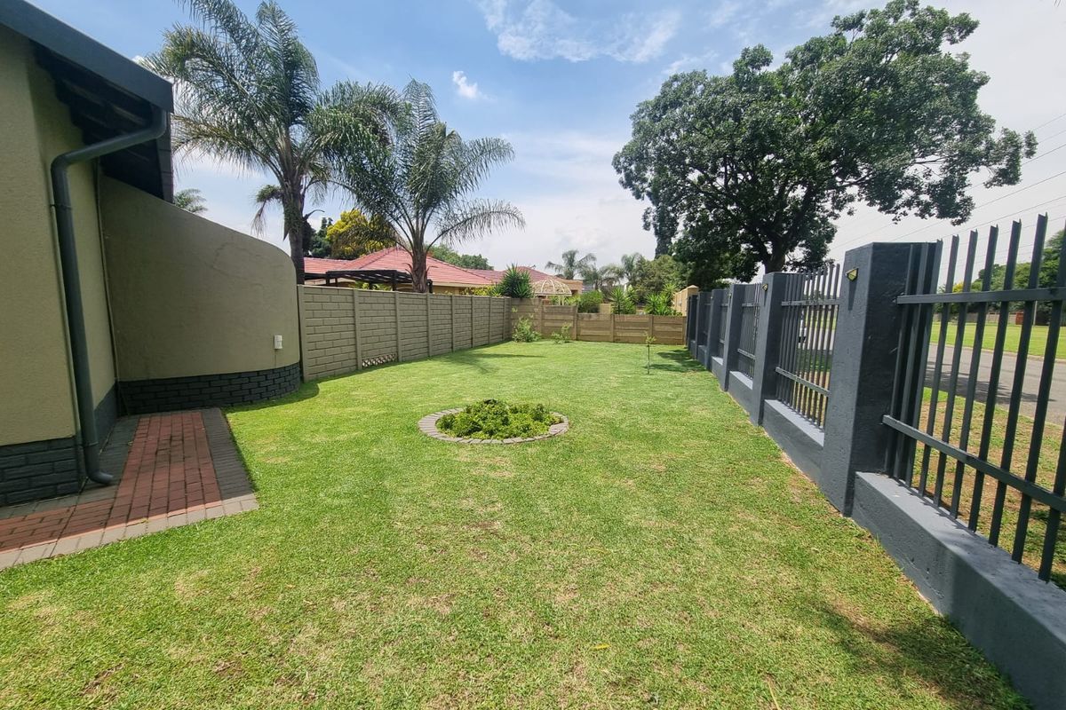 Stunning 3 bedroom,2 bathroom in Freeway Park, Boksburg - Photo 4