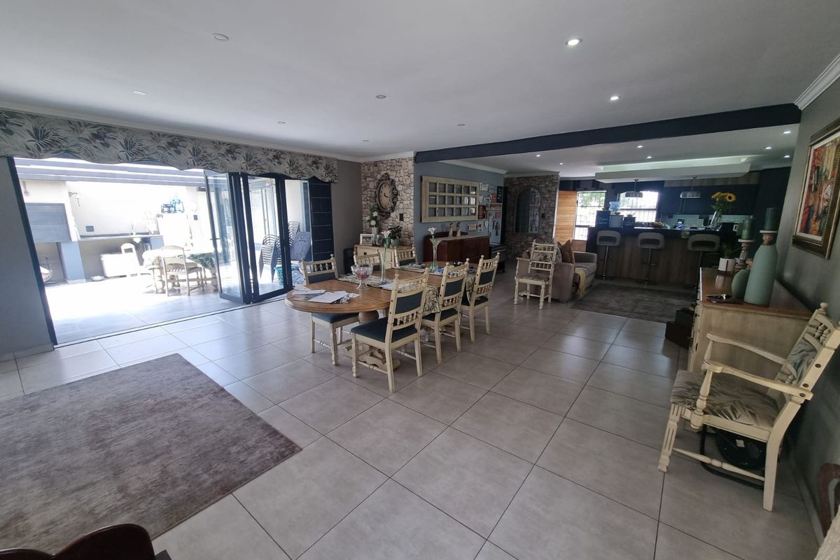 Stunning 3 bedroom,2 bathroom in Freeway Park, Boksburg - Photo 3