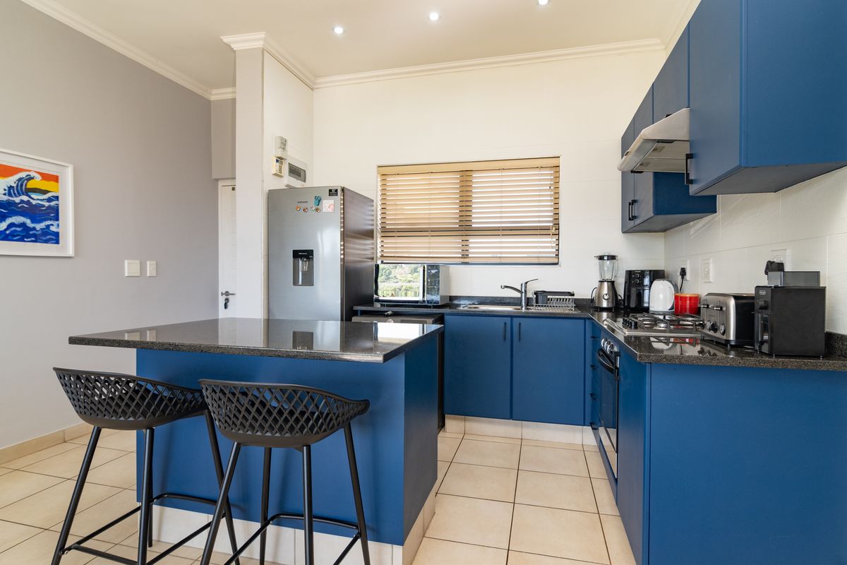 Well-presented and spacious apartment boasting panoramic sea views, ideally positioned!!! - Photo 2