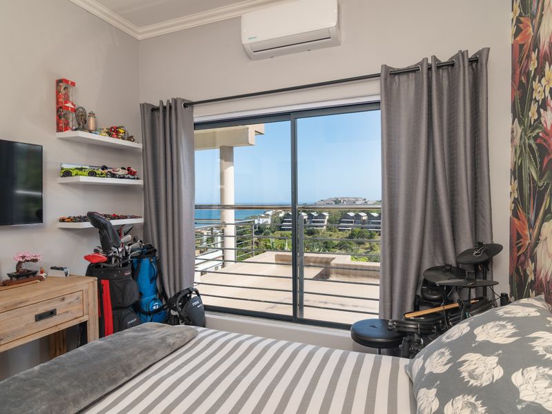 Well-presented and spacious apartment boasting panoramic sea views, ideally positioned!!! - Photo 10