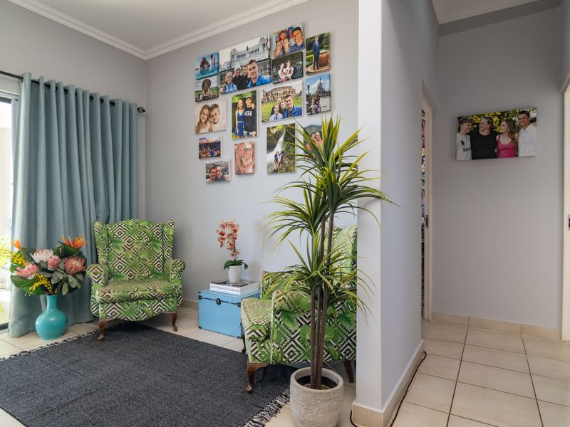 Well-presented and spacious apartment boasting panoramic sea views, ideally positioned!!! - Photo 9