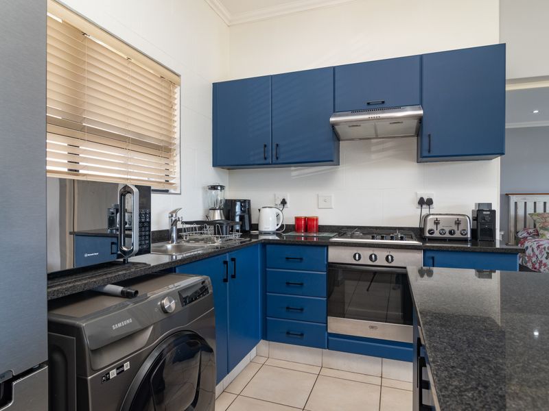 Well-presented and spacious apartment boasting panoramic sea views, ideally positioned!!! - Photo 8