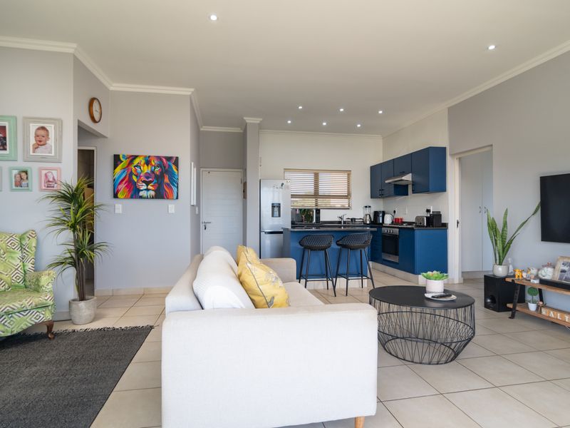 Well-presented and spacious apartment boasting panoramic sea views, ideally positioned!!! - Photo 5