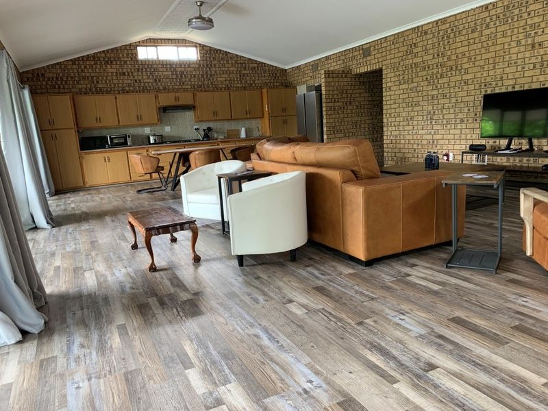 Elevated Bushveld Living with Panoramic Mountain Views – Kranspoort Vakansiedorp - Photo 10