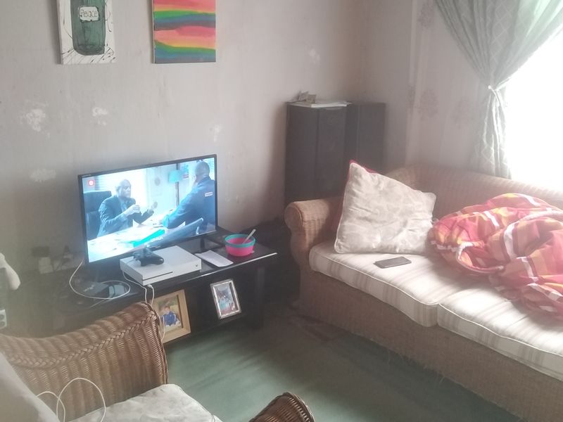 Bargain Rosedale Home – Only R320,000! - Photo 3