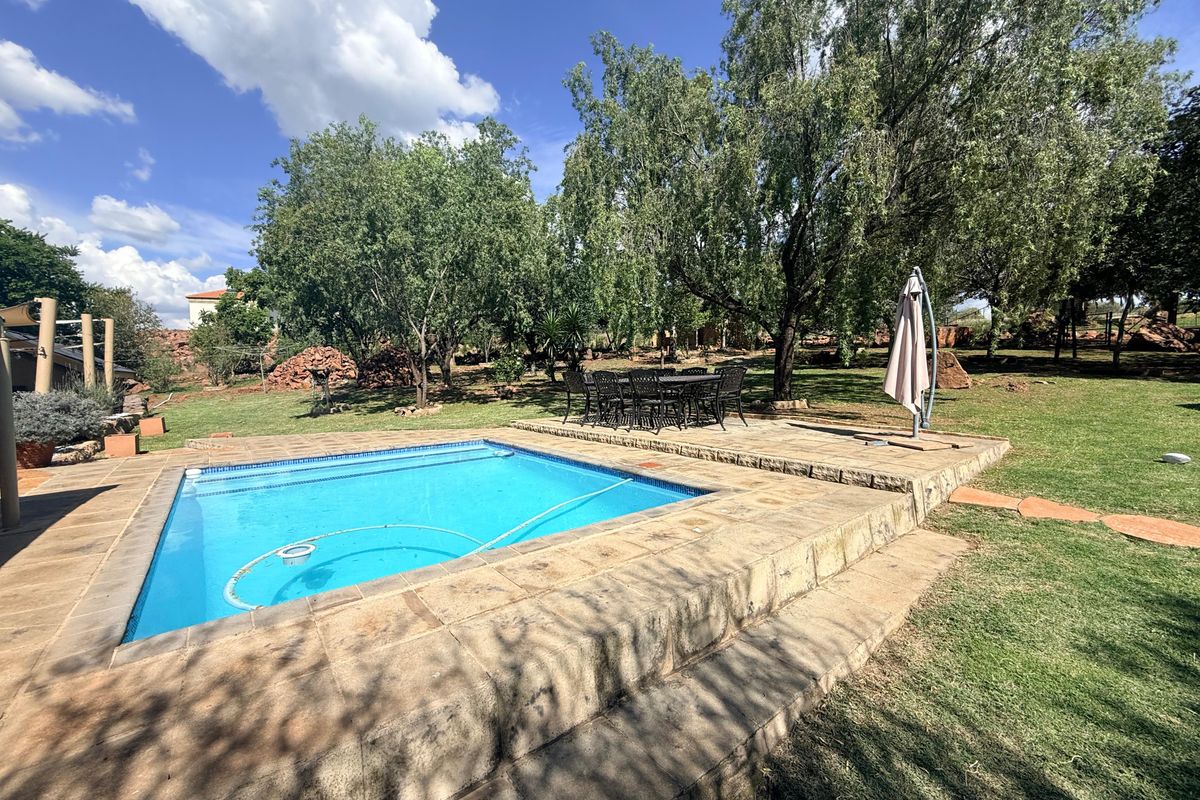 Stunning Modern Family Home with Granny Flat in Secure Meyerton Complex - Photo 3