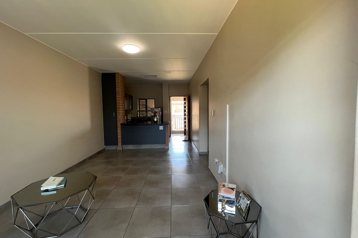 Contemporary Living in a Secure and Convenient Location - Photo 3