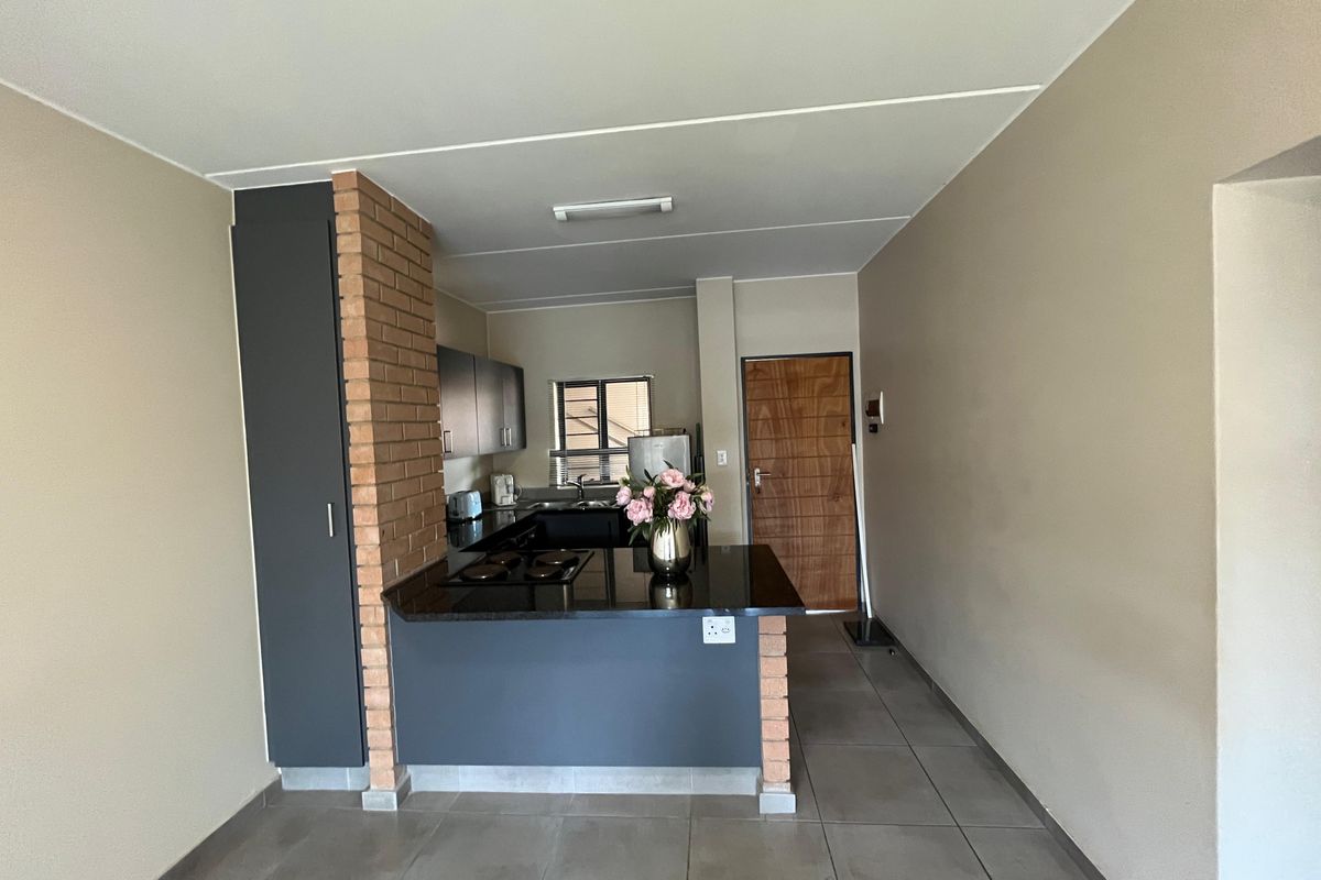 Contemporary Living in a Secure and Convenient Location - Photo 2