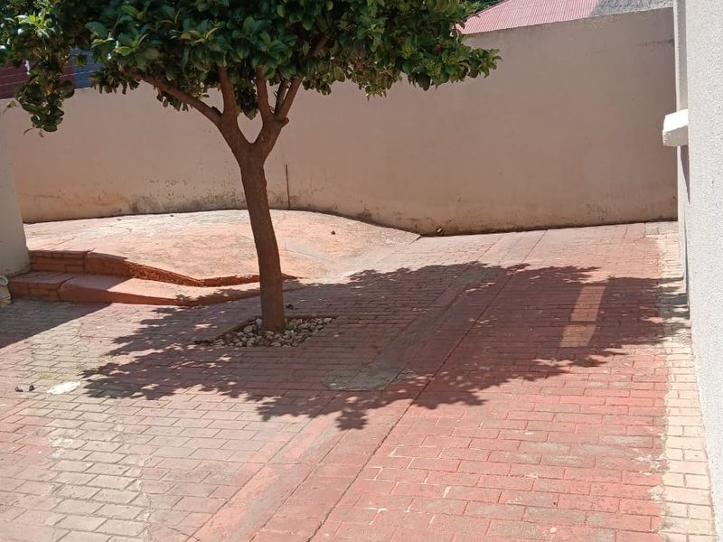 Charming 1-Bedroom Garden Cottage to Let -Water & Eletricity Included - Photo 9