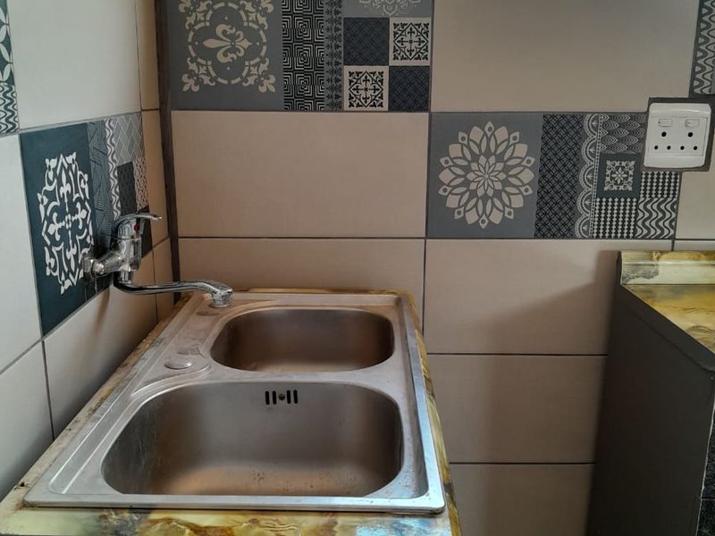 Charming 1-Bedroom Garden Cottage to Let -Water & Eletricity Included - Photo 8