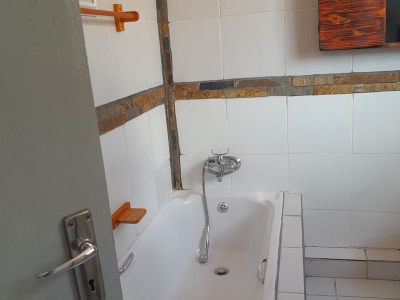 Charming 1-Bedroom Garden Cottage to Let -Water & Eletricity Included - Photo 7