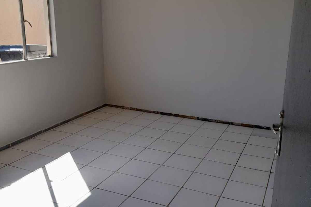 Charming 1-Bedroom Garden Cottage to Let -Water & Eletricity Included - Photo 3