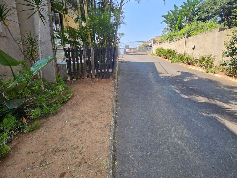 Sea Views, Private Garden & Beachside Living in Tinley Manor - Photo 2