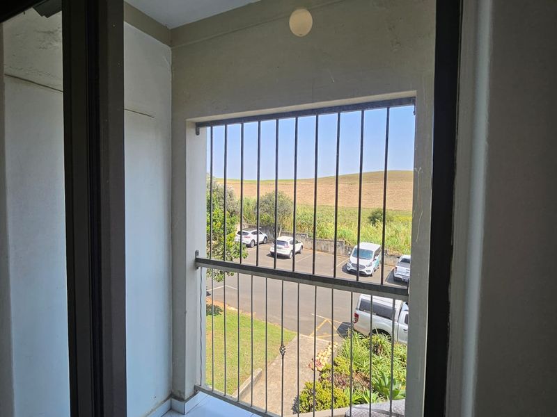 Sea Views, Private Garden & Beachside Living in Tinley Manor - Photo 4