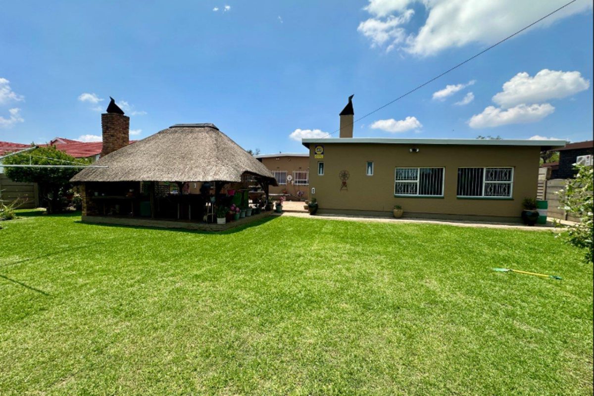 Spacious Family Home with Conversion Potential in Parkrand - Photo 3